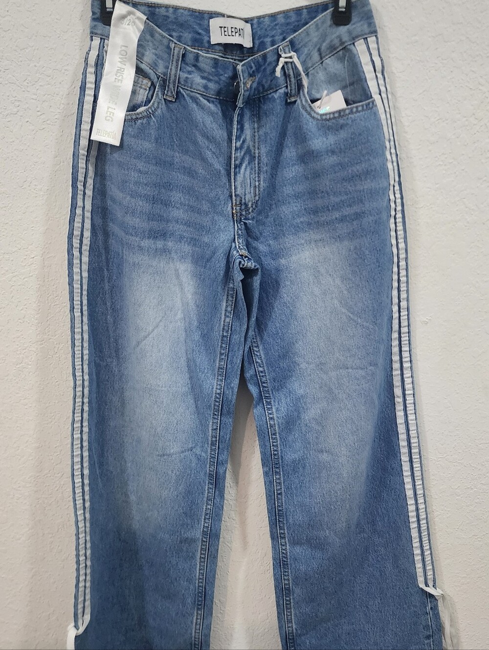 Low Rise Wide Leg Side-Stripe Women’s Jeans - Light Blue Size 3/26 - Picture 9 of 9